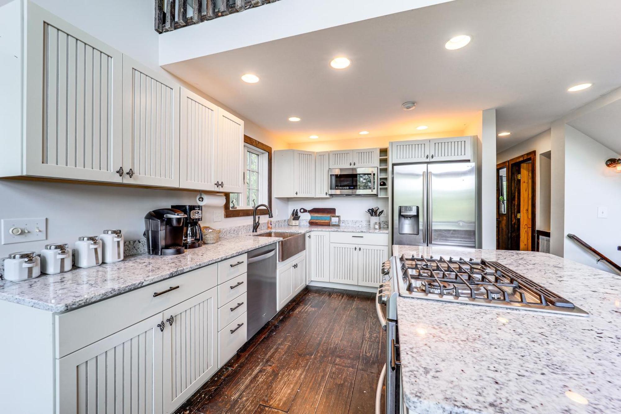 Luxe Appalachian Mountain Cabin With Hot Tub, Views Warrensville Экстерьер фото