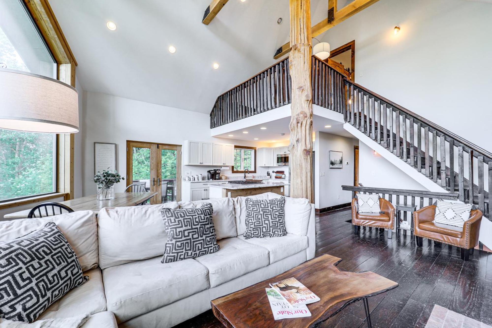 Luxe Appalachian Mountain Cabin With Hot Tub, Views Warrensville Экстерьер фото