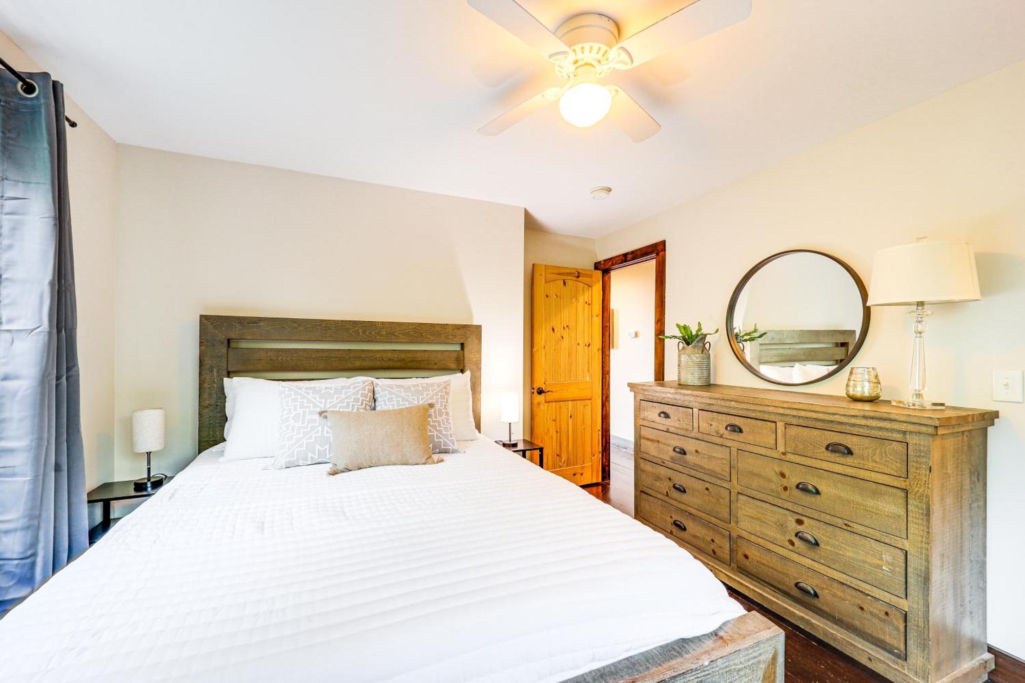Luxe Appalachian Mountain Cabin With Hot Tub, Views Warrensville Экстерьер фото