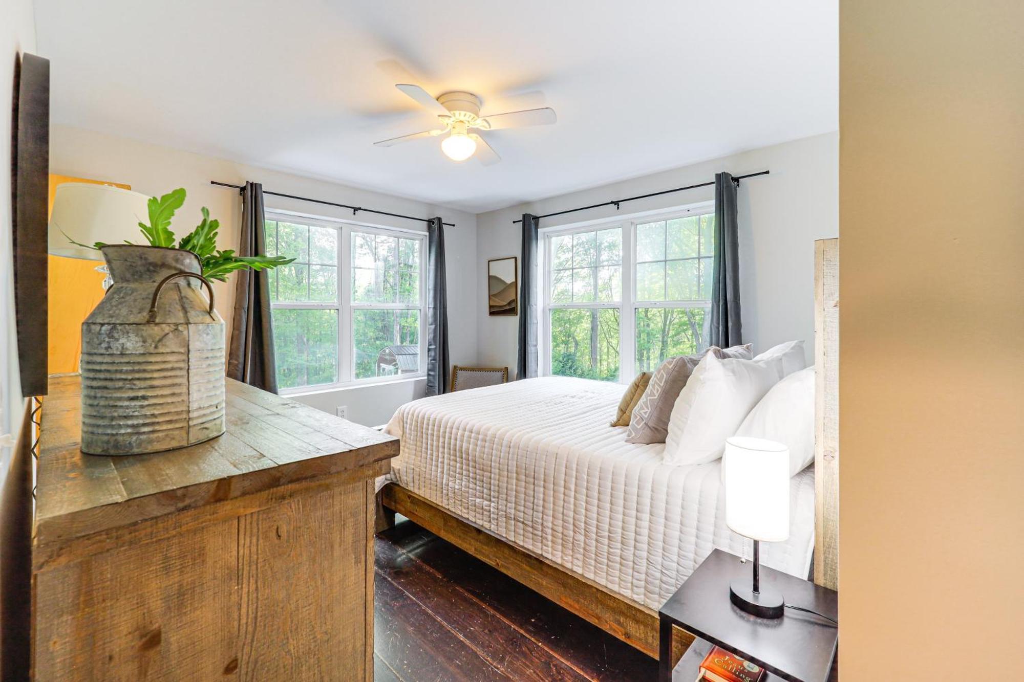 Luxe Appalachian Mountain Cabin With Hot Tub, Views Warrensville Экстерьер фото