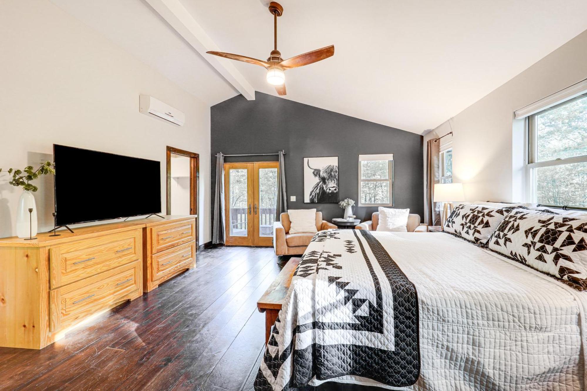 Luxe Appalachian Mountain Cabin With Hot Tub, Views Warrensville Экстерьер фото
