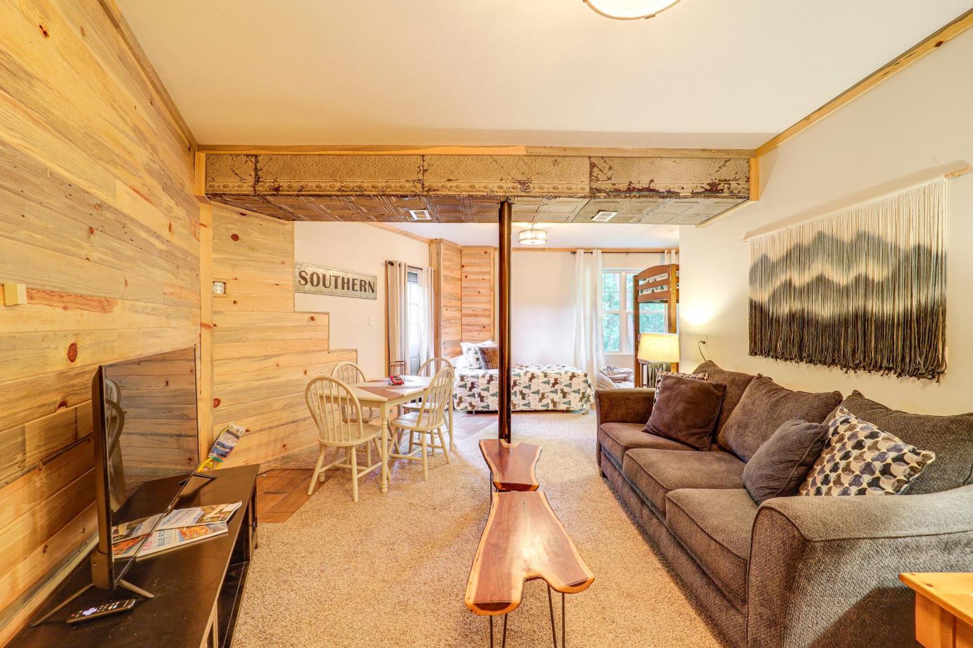 Luxe Appalachian Mountain Cabin With Hot Tub, Views Warrensville Экстерьер фото