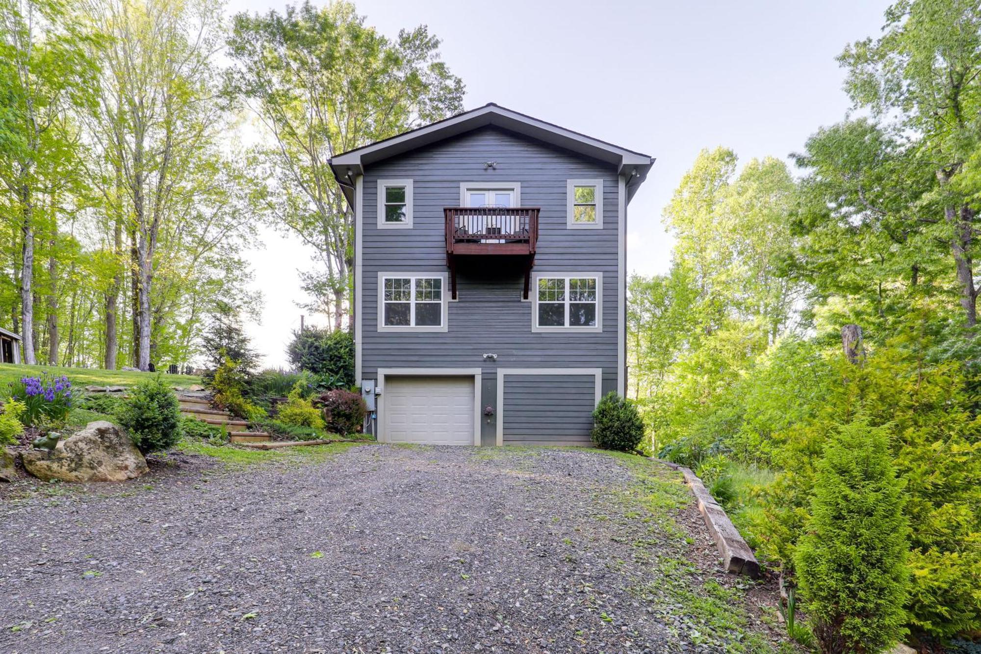 Luxe Appalachian Mountain Cabin With Hot Tub, Views Warrensville Экстерьер фото