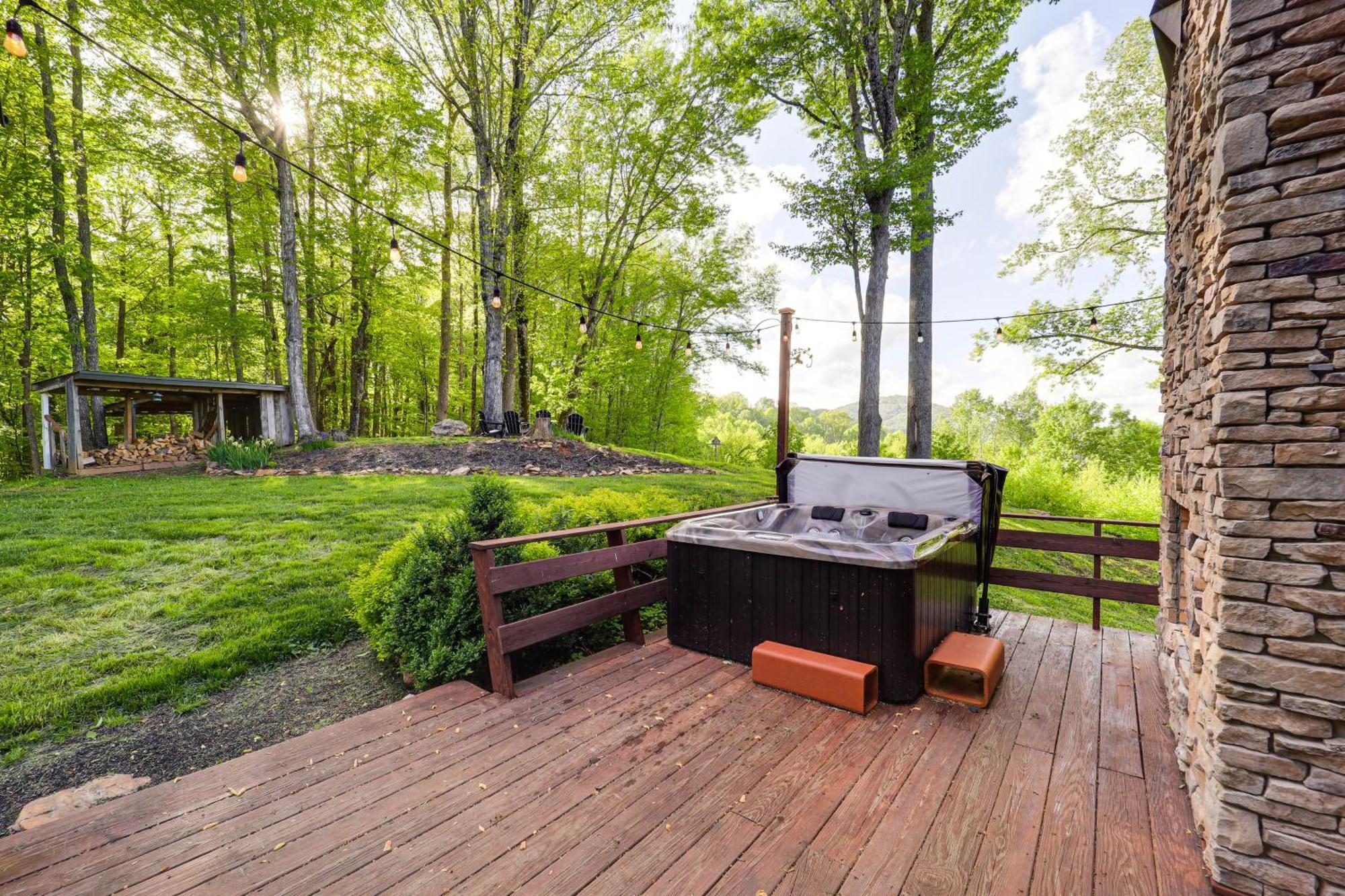 Luxe Appalachian Mountain Cabin With Hot Tub, Views Warrensville Экстерьер фото