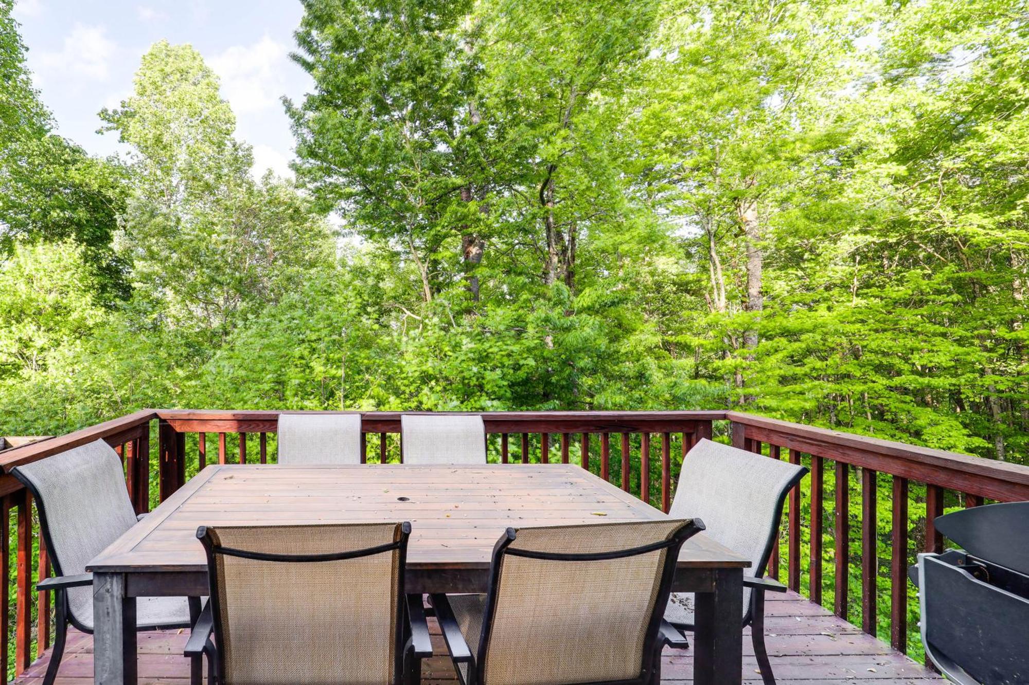 Luxe Appalachian Mountain Cabin With Hot Tub, Views Warrensville Экстерьер фото